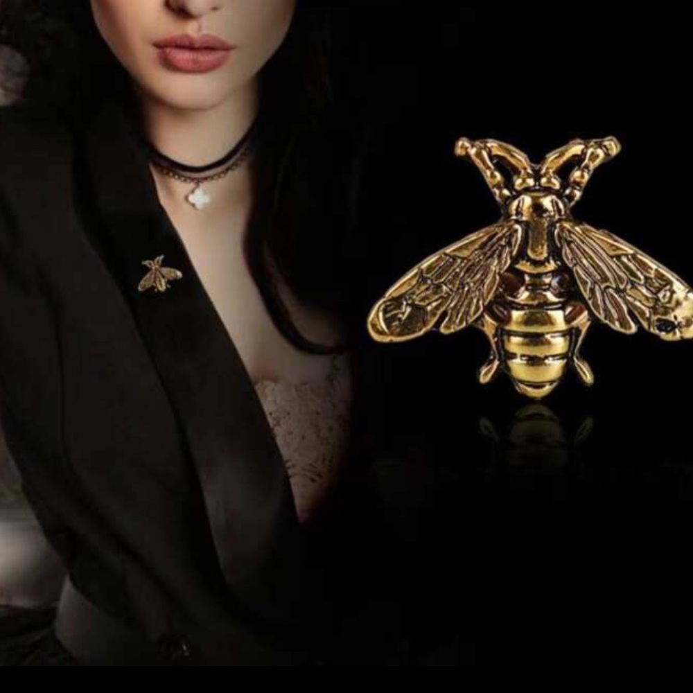Luxe vintage gold bee design rhinestone brooch